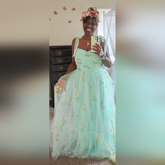 Floral Tulle Gown with Tied Sleeves and Lace Up Back - Sz 14, Light/Mint Green - Picture 5 of 5